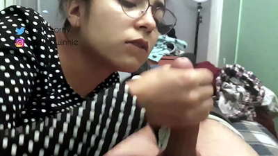 Ручная работа с отделкой в руке - много молока