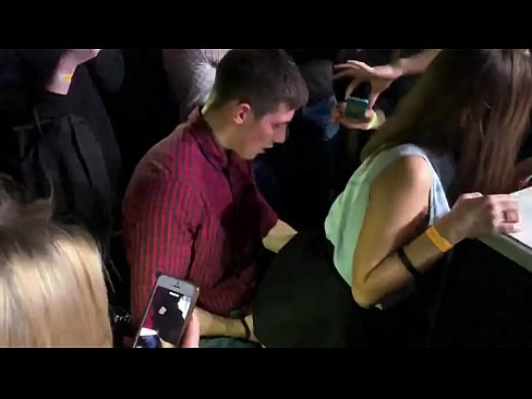 ❤️ Настоящий секс в русском ночном клубе. 18-летняя русская девушка в анал и влагалище трахается в ночном клубе ❤❌ Порево на порно сайте com-pornzog.ru ❌