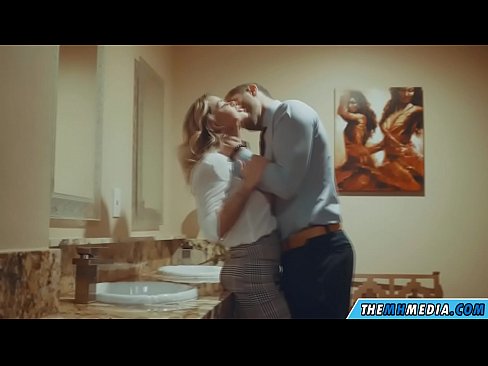 ❤️ когда грудастая блондинка соблазняет тебя в общественном туалете ❤❌ Порево на порно сайте com-pornzog.ru ❌